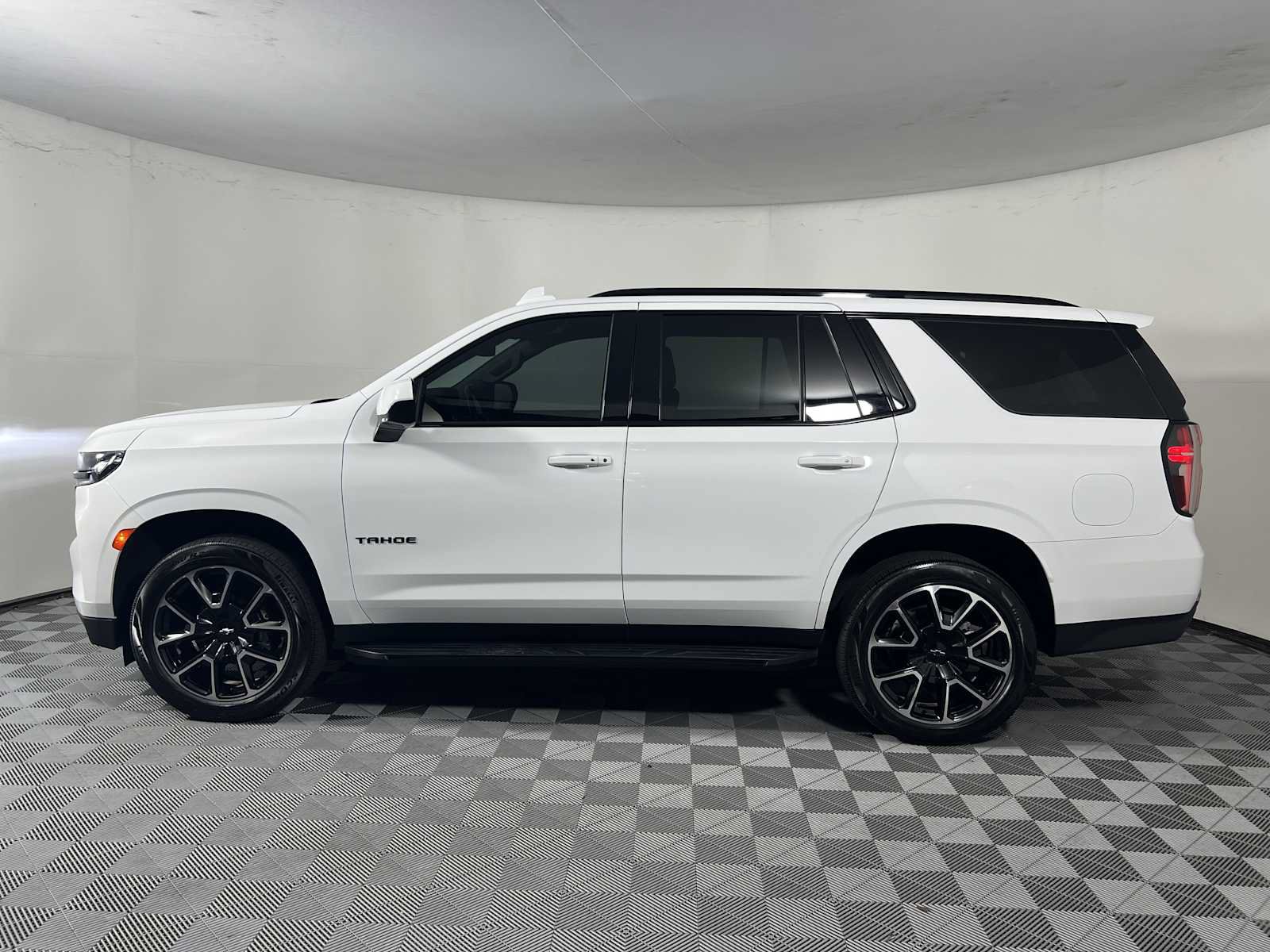 Used 2022 Chevrolet Tahoe RST RWD image 6