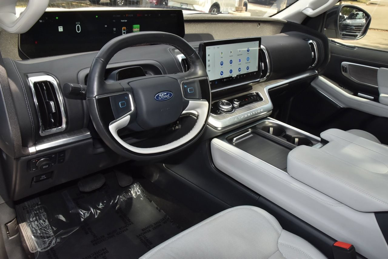 Certified 2025 Ford Expedition Max Platinum w/ Platinum Ultimate Package AWD/4WD image 35