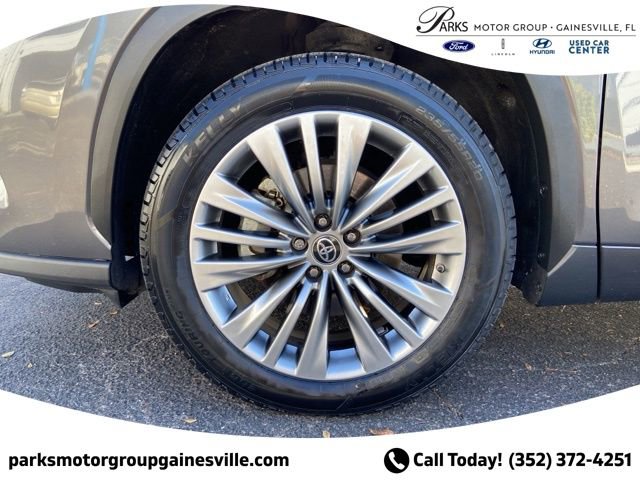 Used 2023 Toyota Highlander Platinum image 10