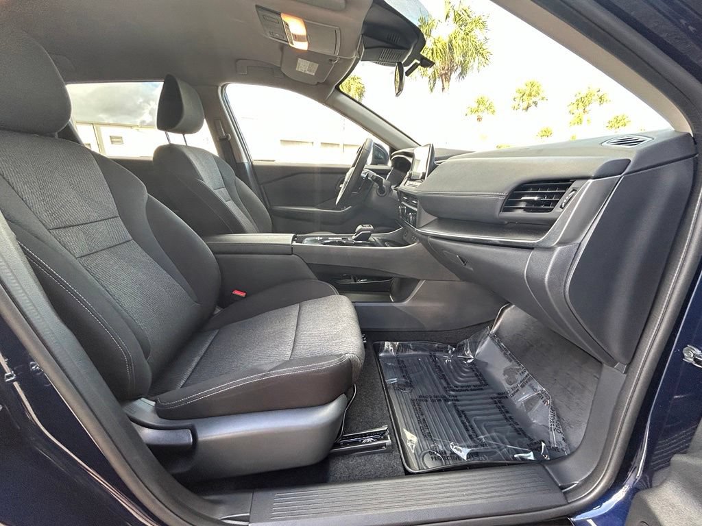 Used 2025 Nissan Rogue SV FWD image 22