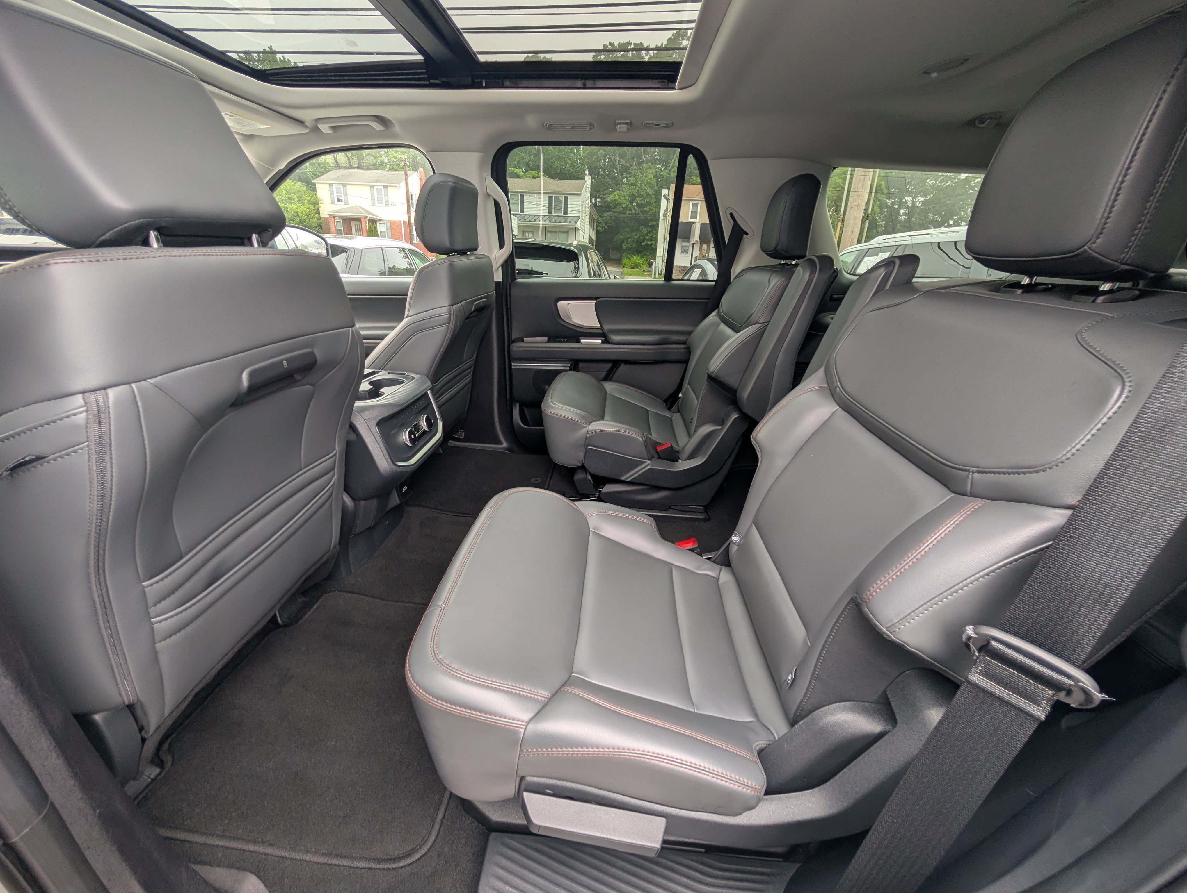 Certified 2025 Ford Expedition Active AWD/4WD image 18