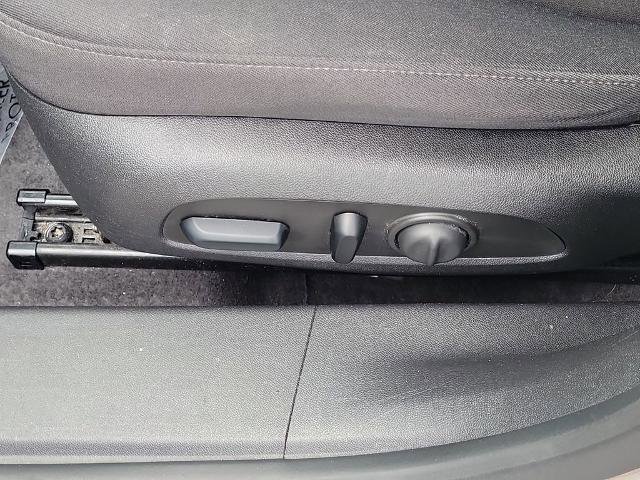 Used 2023 Chevrolet Malibu LT FWD image 23