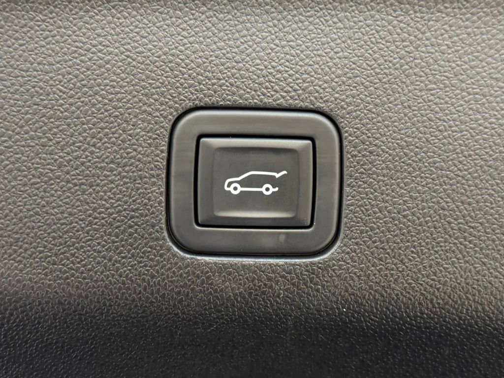 Used 2023 Chevrolet Tahoe High Country image 11