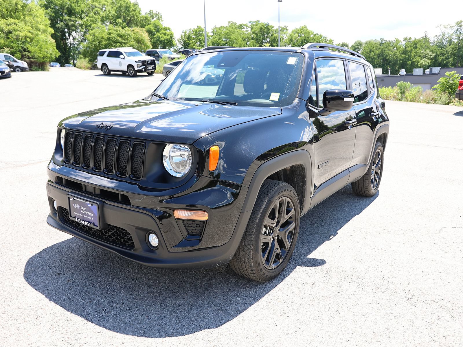 Used 2022 Jeep Renegade Altitude w/ Convenience Group AWD/4WD image 3