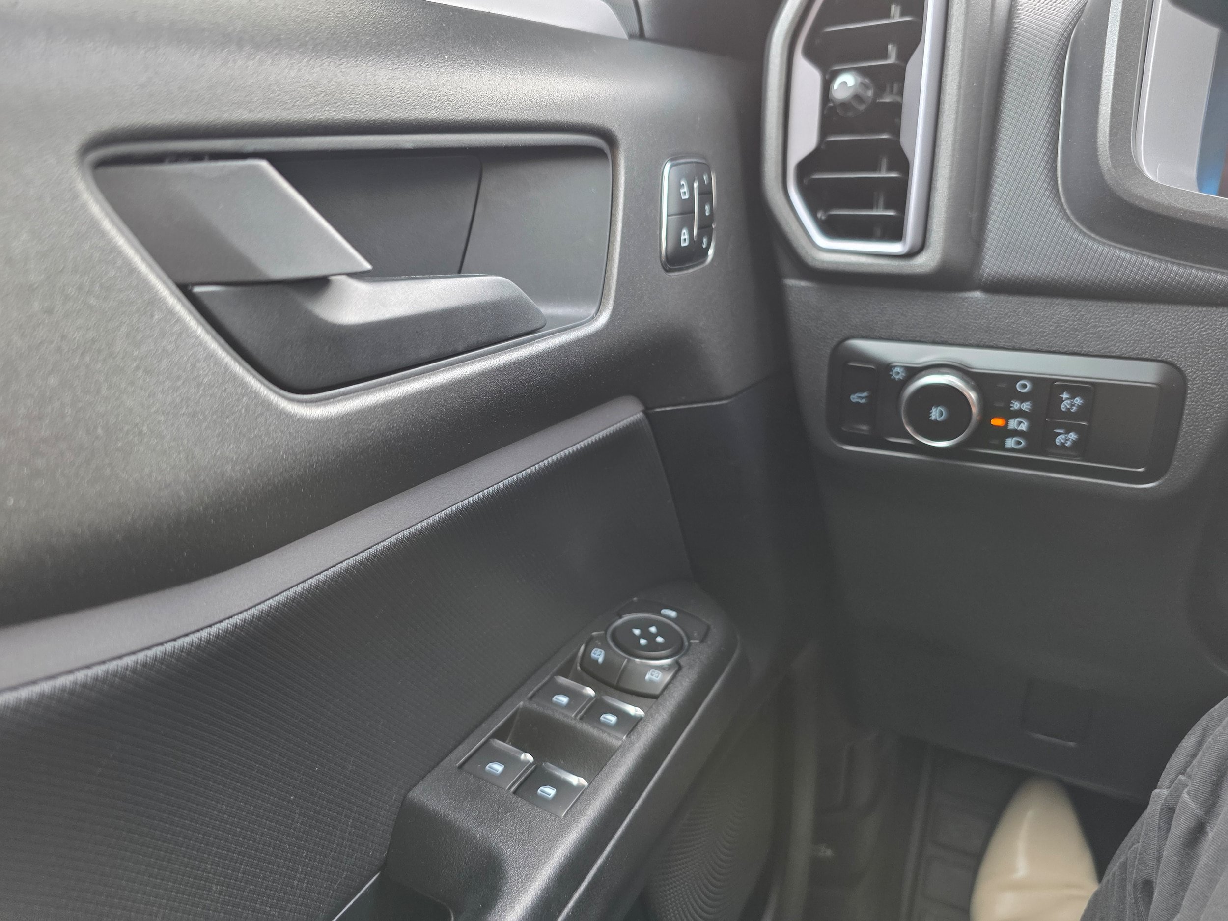 Certified 2025 Ford Bronco Sport Outer Banks w/ Outer Banks Tech Package+ AWD/4WD image 18