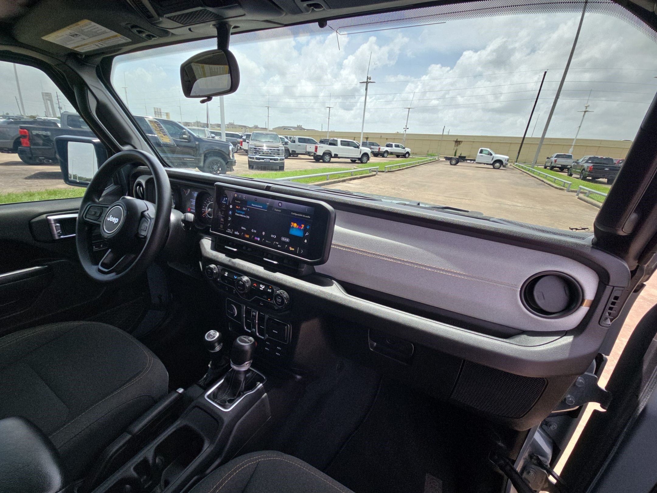 Used 2024 Jeep Gladiator Sport AWD/4WD image 31