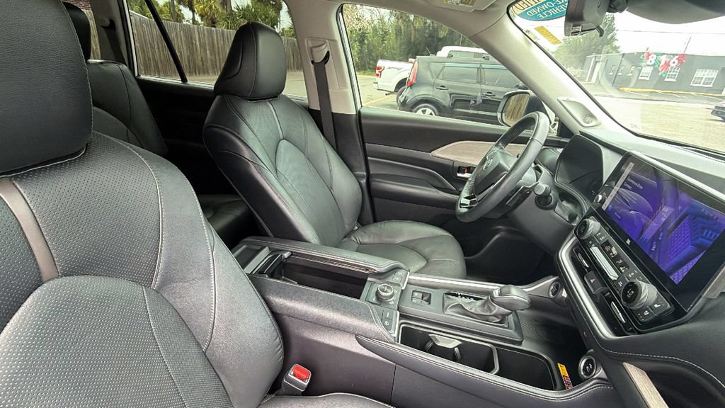 Used 2024 Toyota Grand Highlander AWD image 29