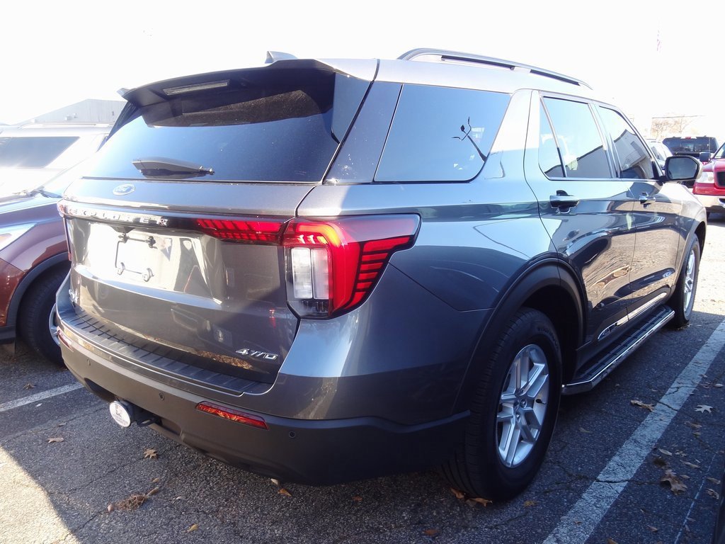 Certified 2025 Ford Explorer Active image 3
