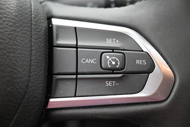 Used 2024 Jeep Compass Latitude AWD/4WD image 16
