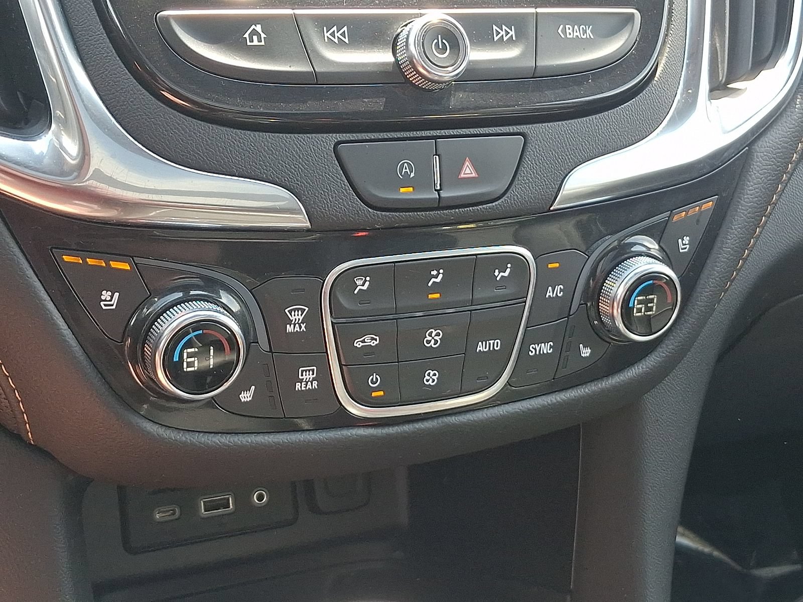Used 2022 Chevrolet Equinox Premier AWD/4WD image 17