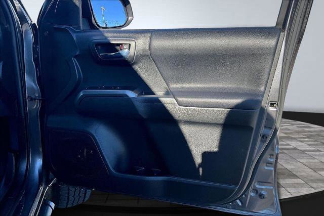 Used 2022 Toyota Tacoma TRD Sport w/ Technology Package image 30