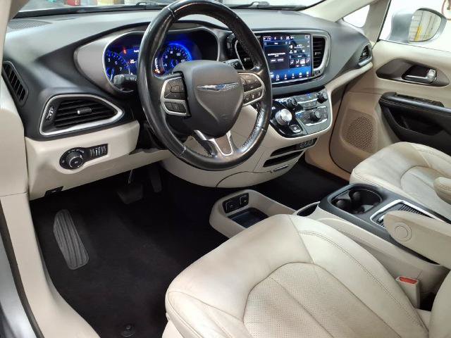 Used 2021 Chrysler Pacifica Touring-L FWD image 7