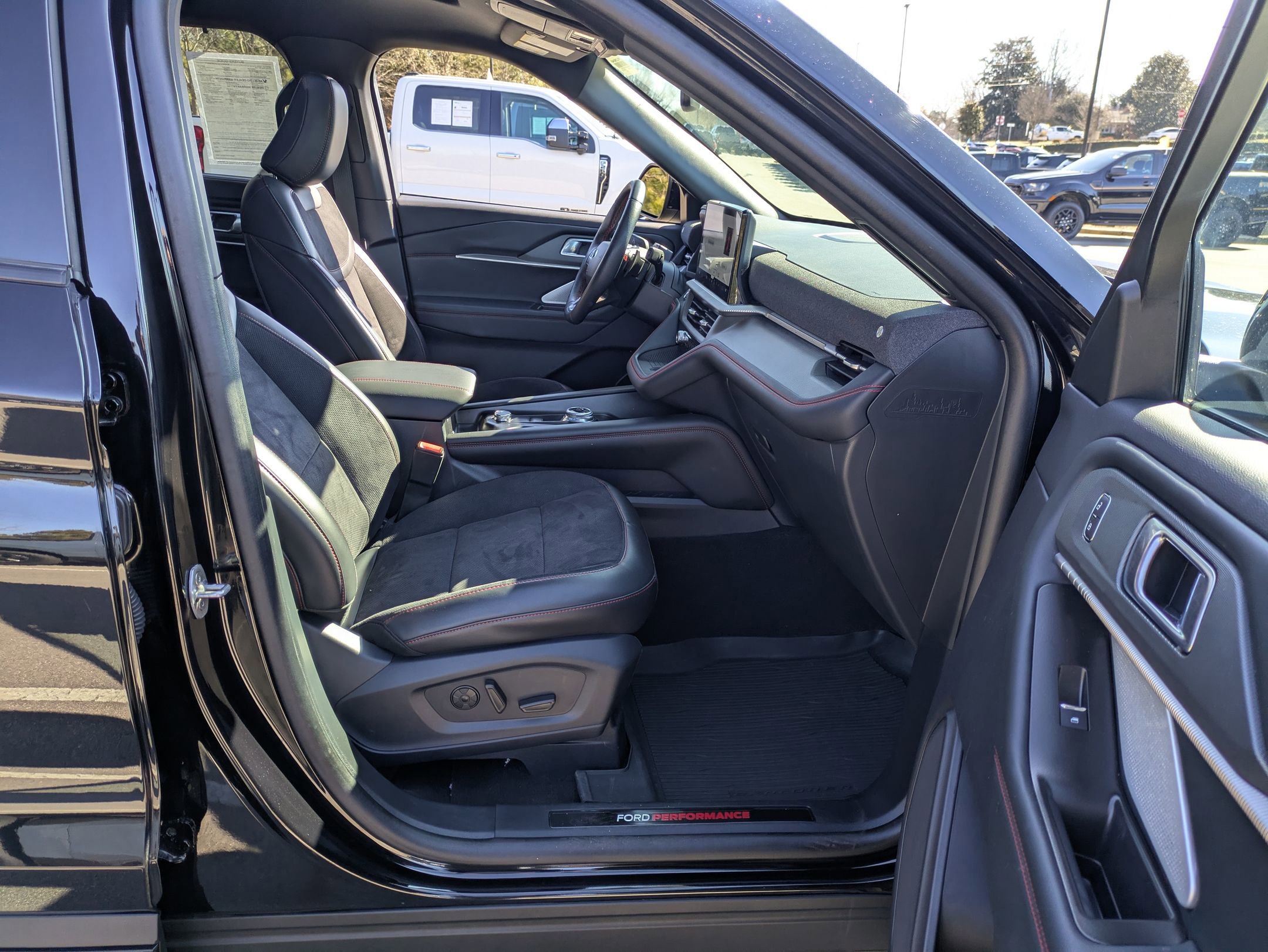 Certified 2025 Ford Explorer ST image 39