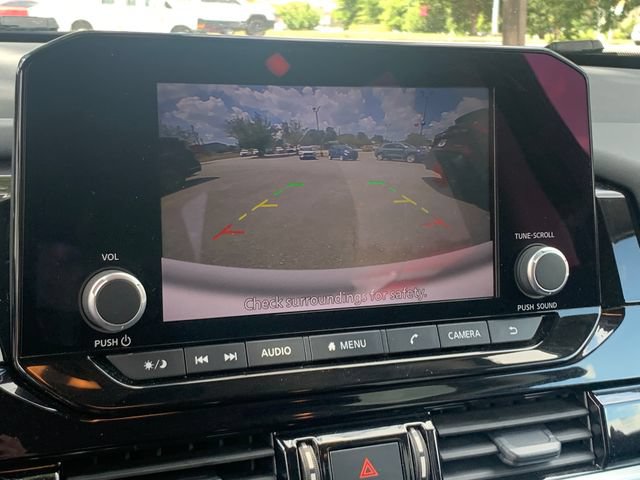 Used 2025 Nissan Pathfinder SV FWD image 18