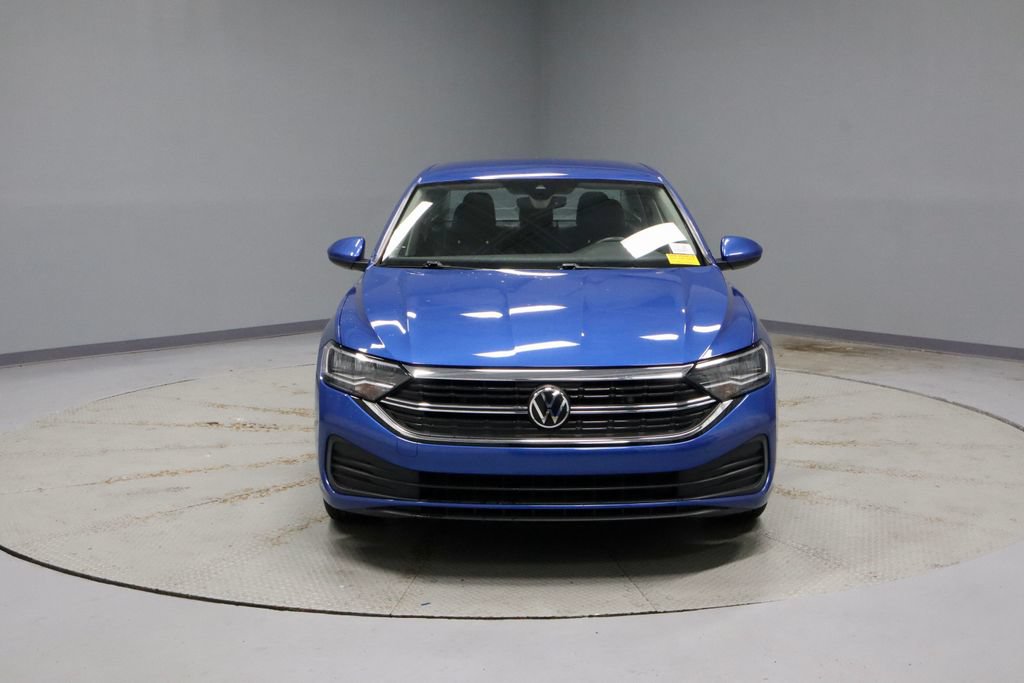 Used 2024 Volkswagen Jetta SE FWD image 6