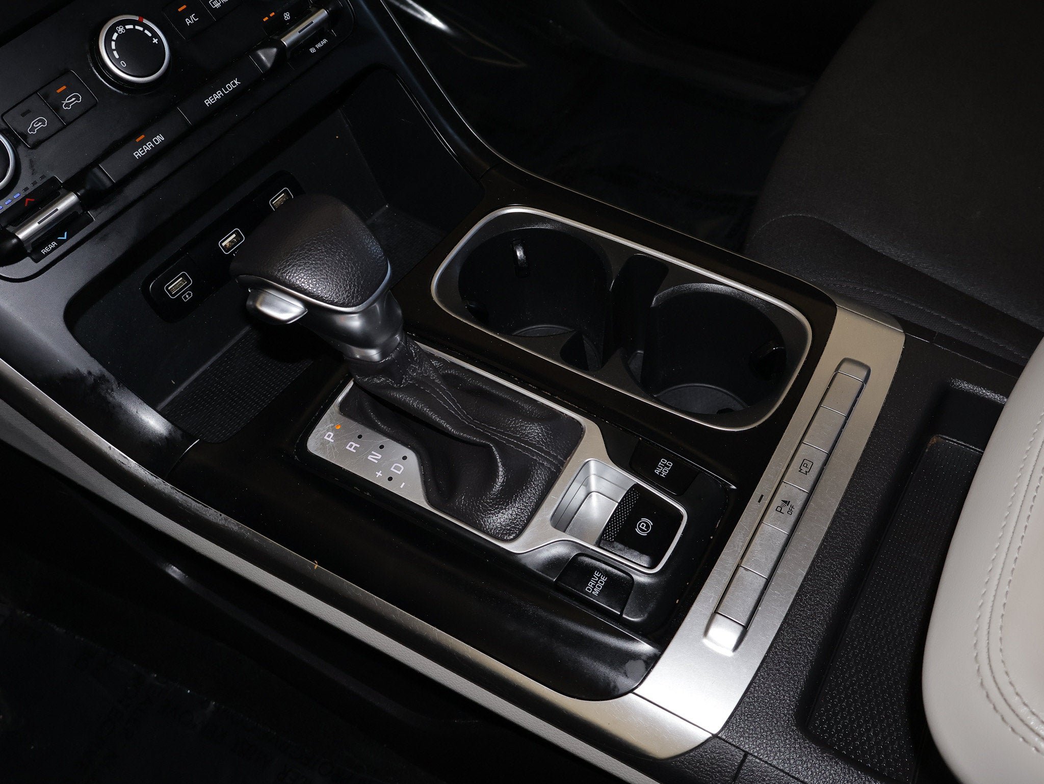 Used 2022 Kia Carnival LX FWD image 32