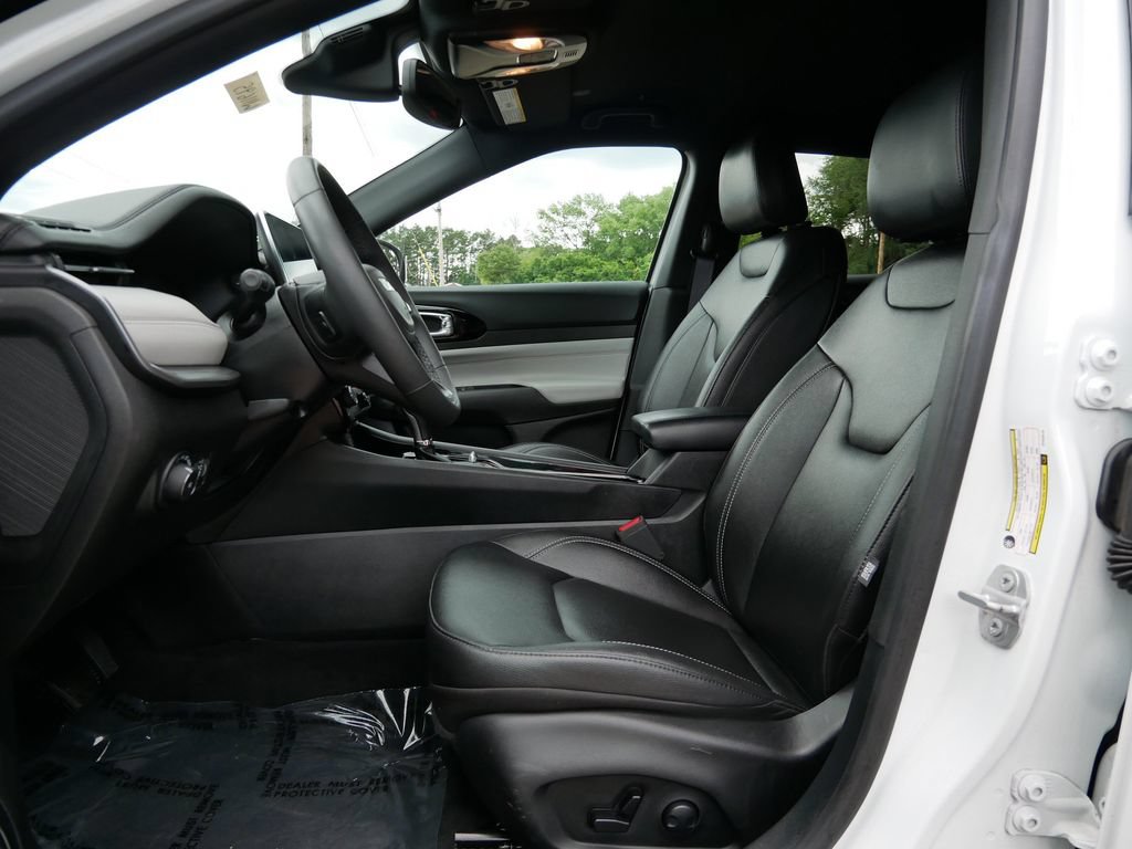 Used 2025 Jeep Compass Limited AWD/4WD image 14