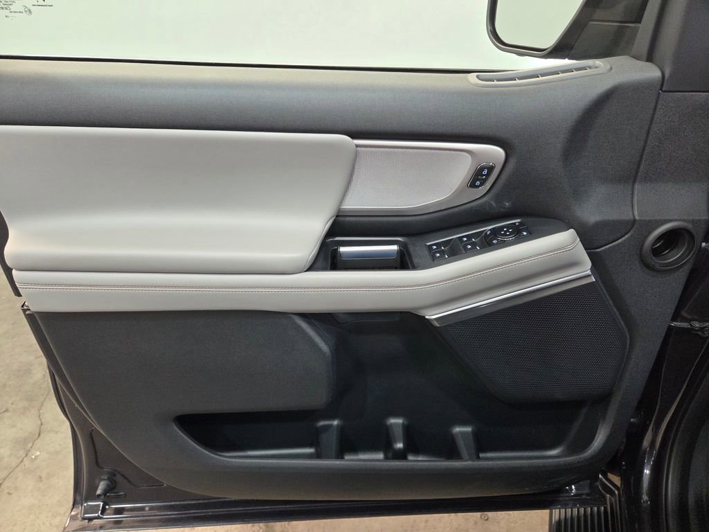 Certified 2025 Ford Expedition Active image 22