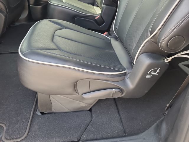 Used 2025 Chrysler Pacifica Limited FWD image 13