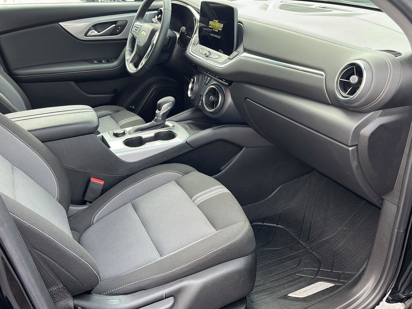 Used 2024 Chevrolet Blazer LT w/ Convenience Package image 11