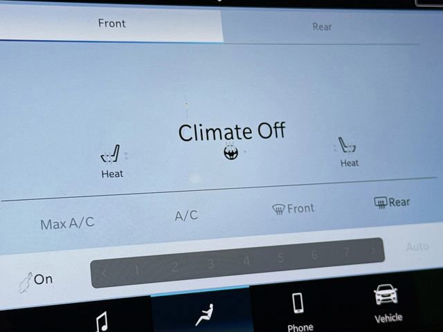 Used 2023 Chrysler Pacifica Touring-L image 19