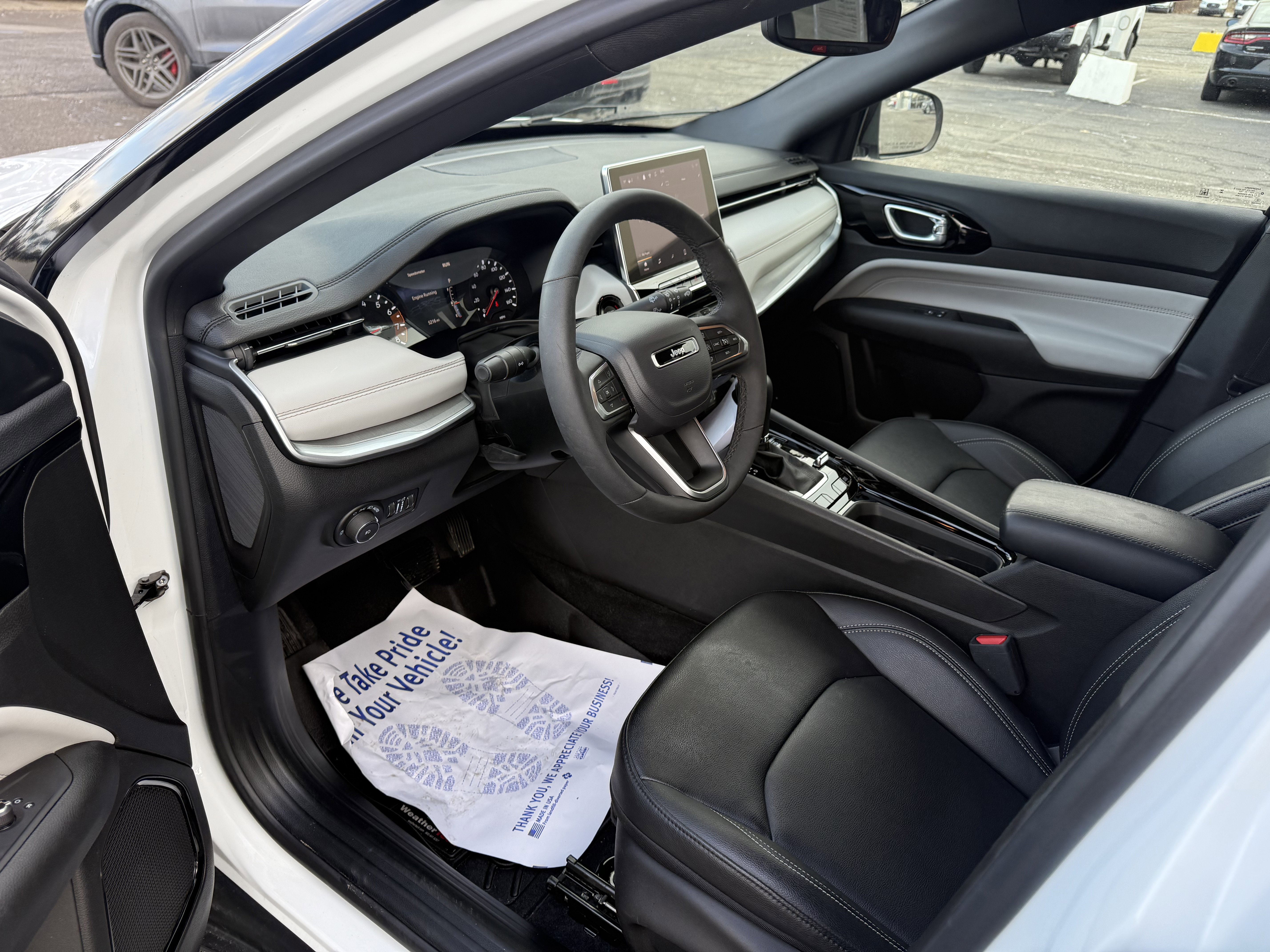 Used 2025 Jeep Compass Limited image 7