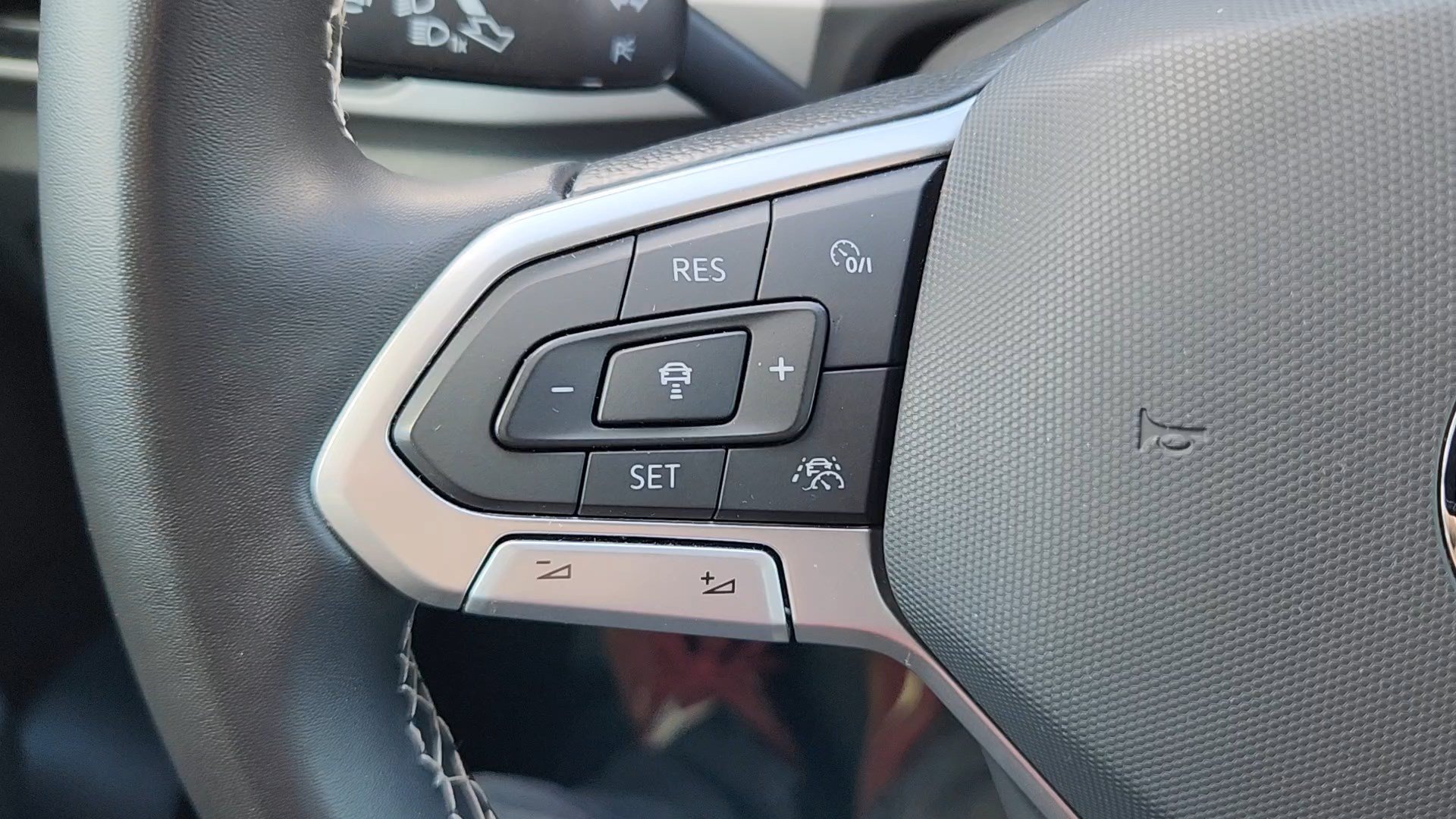 Used 2023 Volkswagen Atlas Cross Sport SEL AWD/4WD image 13
