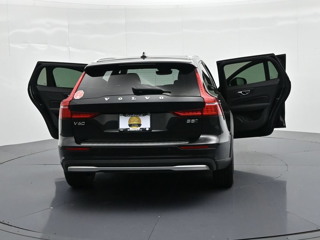 Used 2024 Volvo V60 B5 Cross Country Plus AWD/4WD image 25