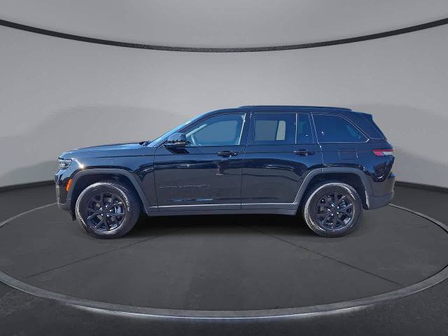 Used 2025 Jeep Grand Cherokee Altitude AWD/4WD image 5