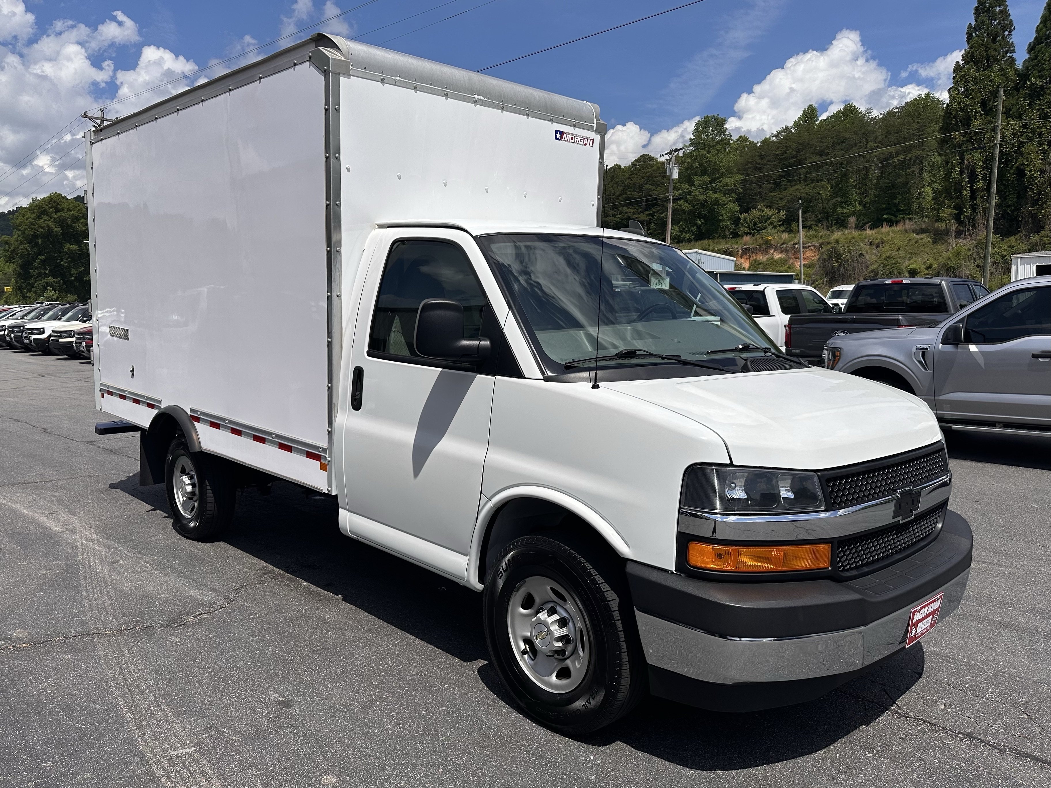 Used 2022 Chevrolet Express 3500 w/ Power Convenience Package RWD image 4