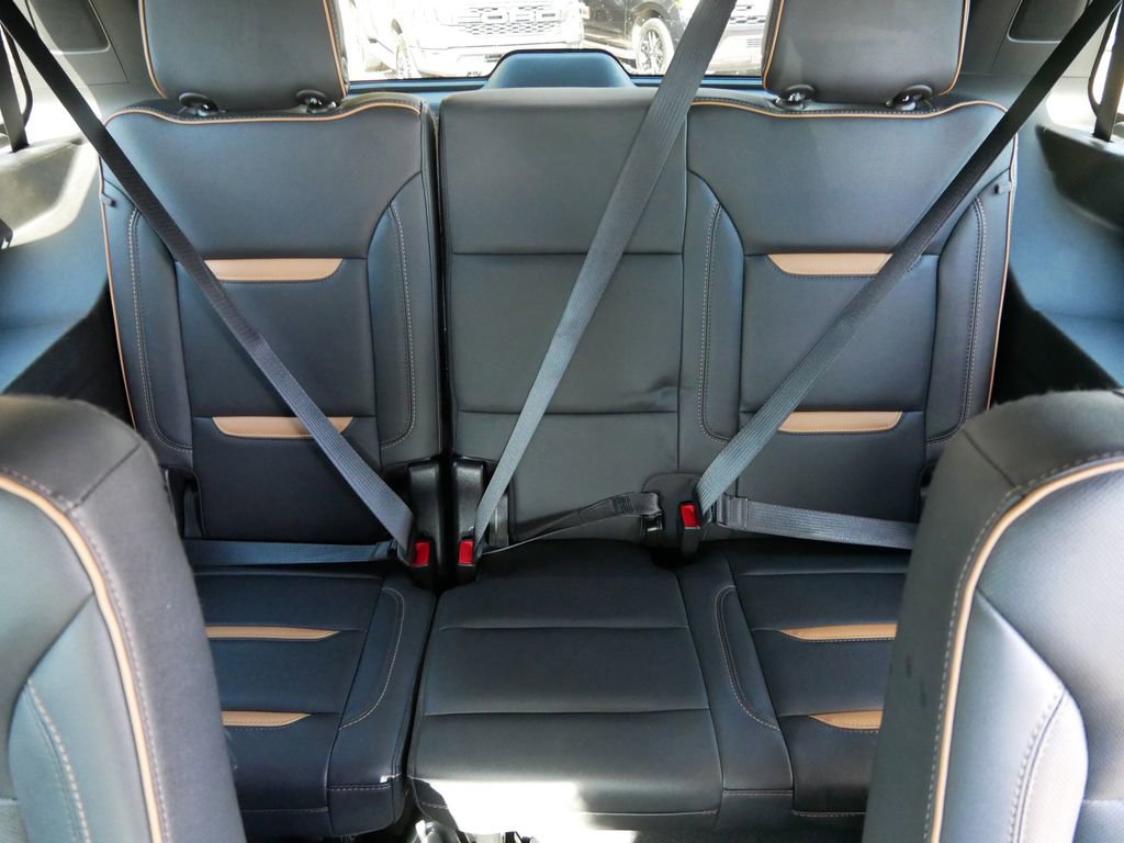 Used 2023 GMC Yukon AT4 w/ AT4 Premium Package image 14
