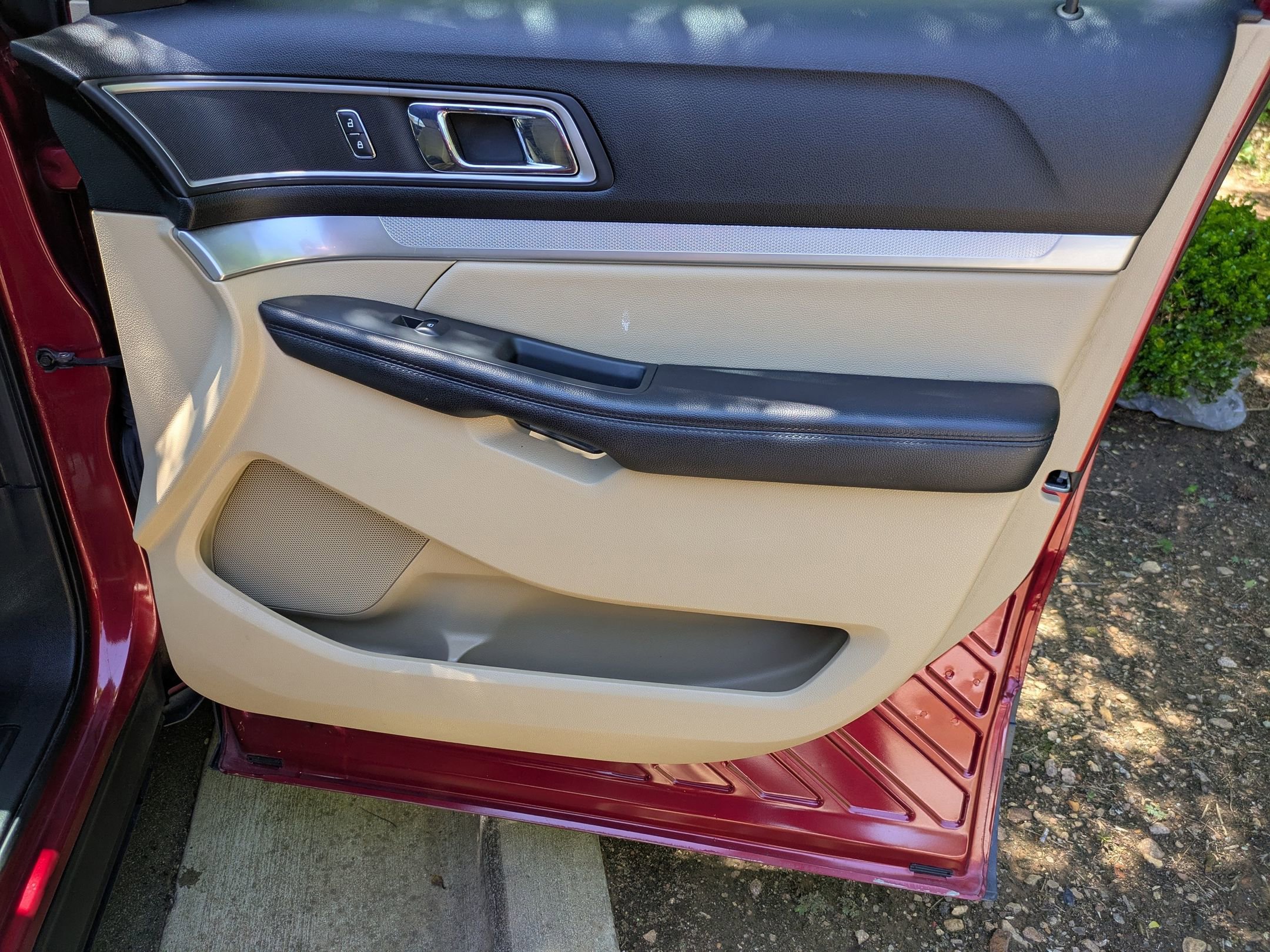 Certified 2017 Ford Explorer XLT FWD image 33