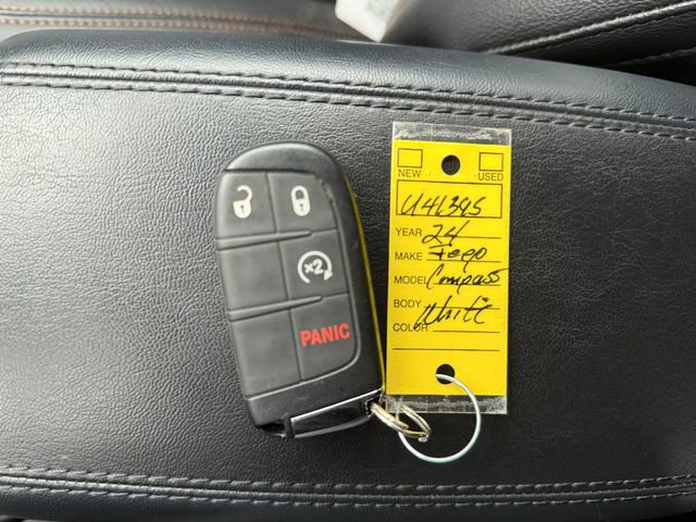 Used 2024 Jeep Compass Limited image 14