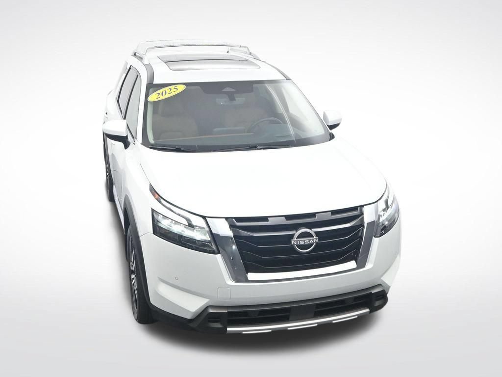 Used 2025 Nissan Pathfinder Platinum FWD image 34