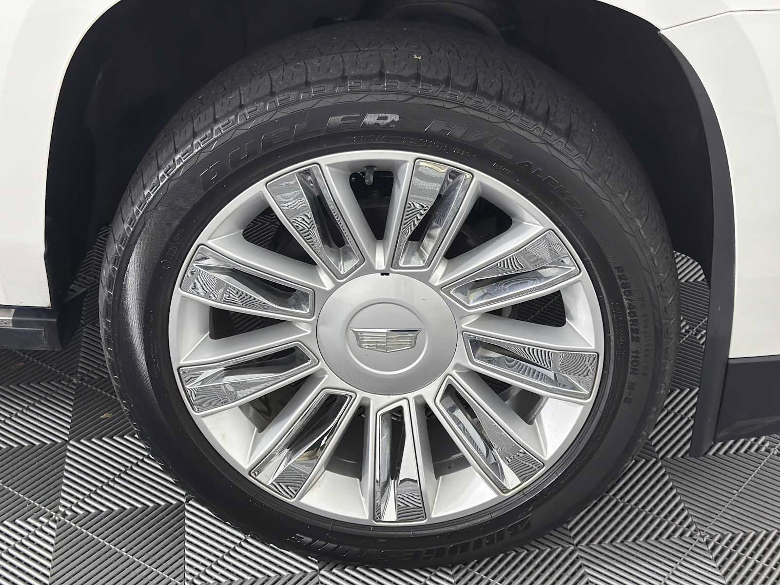Used 2019 Cadillac Escalade Platinum AWD/4WD image 16