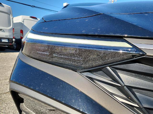 Used 2025 Hyundai Elantra Sport FWD image 9