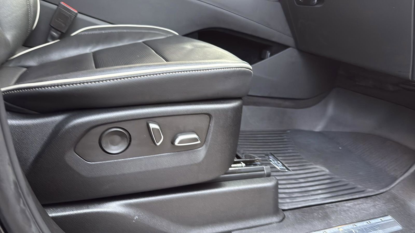 Used 2022 Cadillac Escalade Sport w/ Heavy-Duty Trailer Package image 25