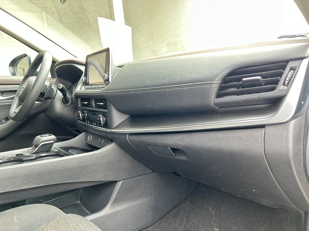 Used 2023 Nissan Rogue SV FWD image 15