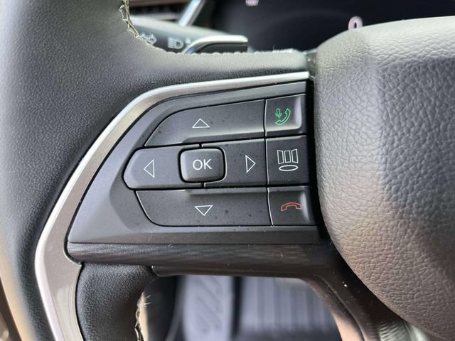 Used 2025 Jeep Grand Cherokee Altitude AWD/4WD image 32