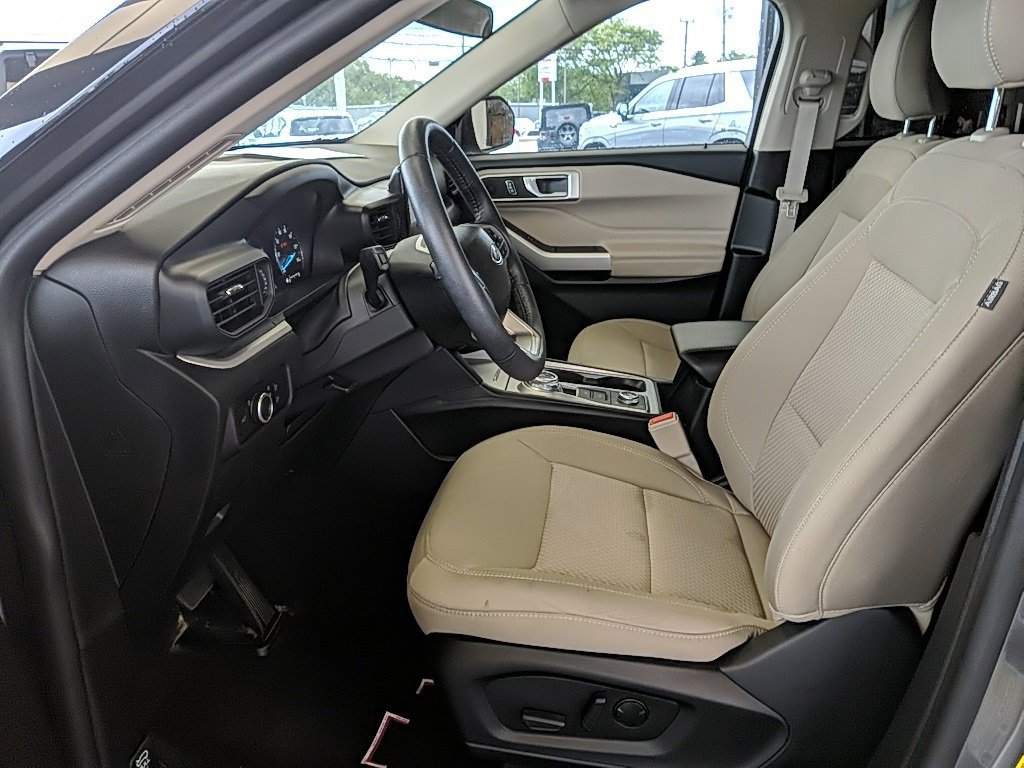 Certified 2023 Ford Explorer XLT image 9