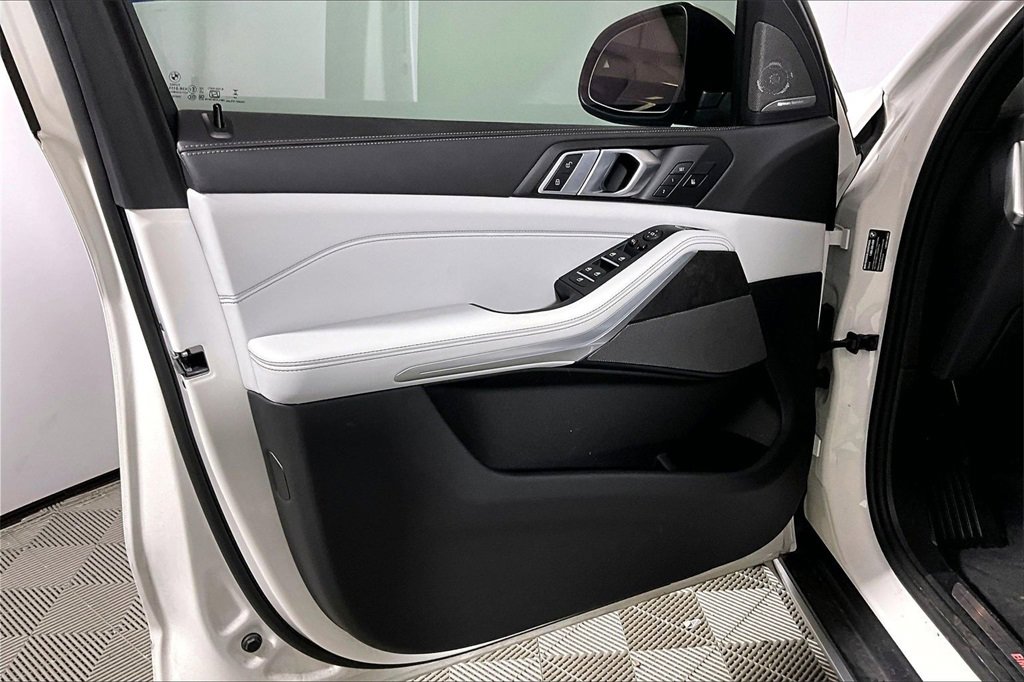 Used 2025 BMW X5 sDrive40i w/ Climate Comfort Package image 17