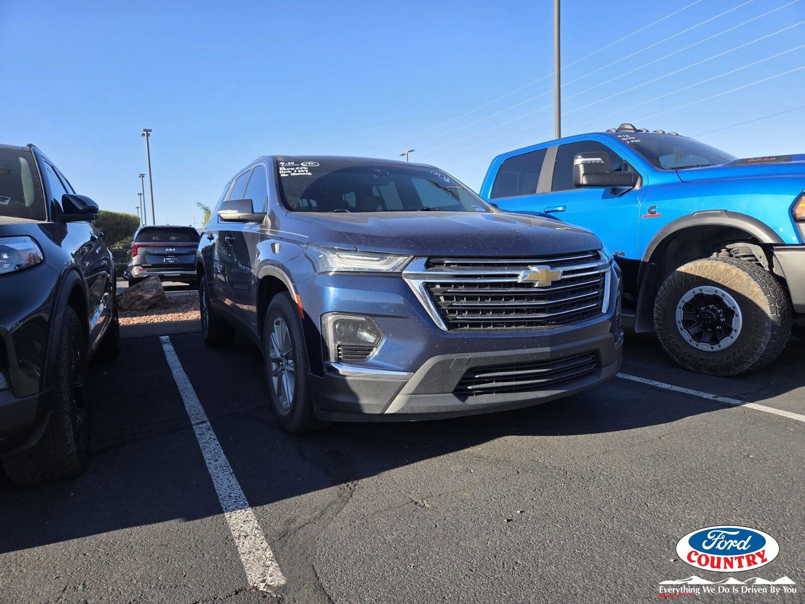 Used 2022 Chevrolet Traverse LT image 1