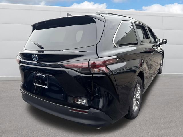 Used 2024 Toyota Sienna XLE image 9