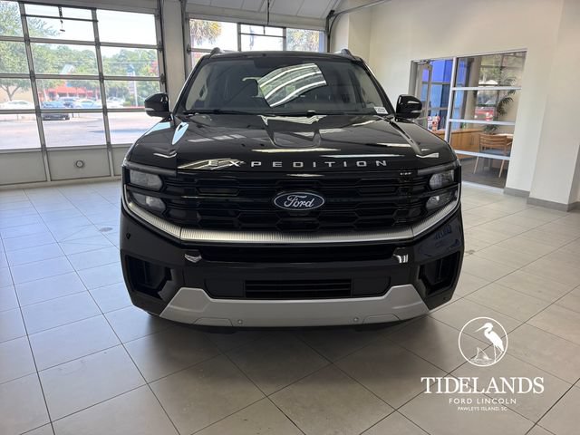 Certified 2025 Ford Expedition Platinum w/ Driver's Package AWD/4WD image 3