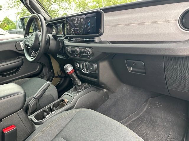 Used 2025 Jeep Wrangler Sport AWD/4WD image 9
