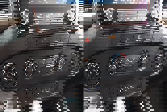 Used 2022 Nissan Frontier SV w/ Technology Package image 25