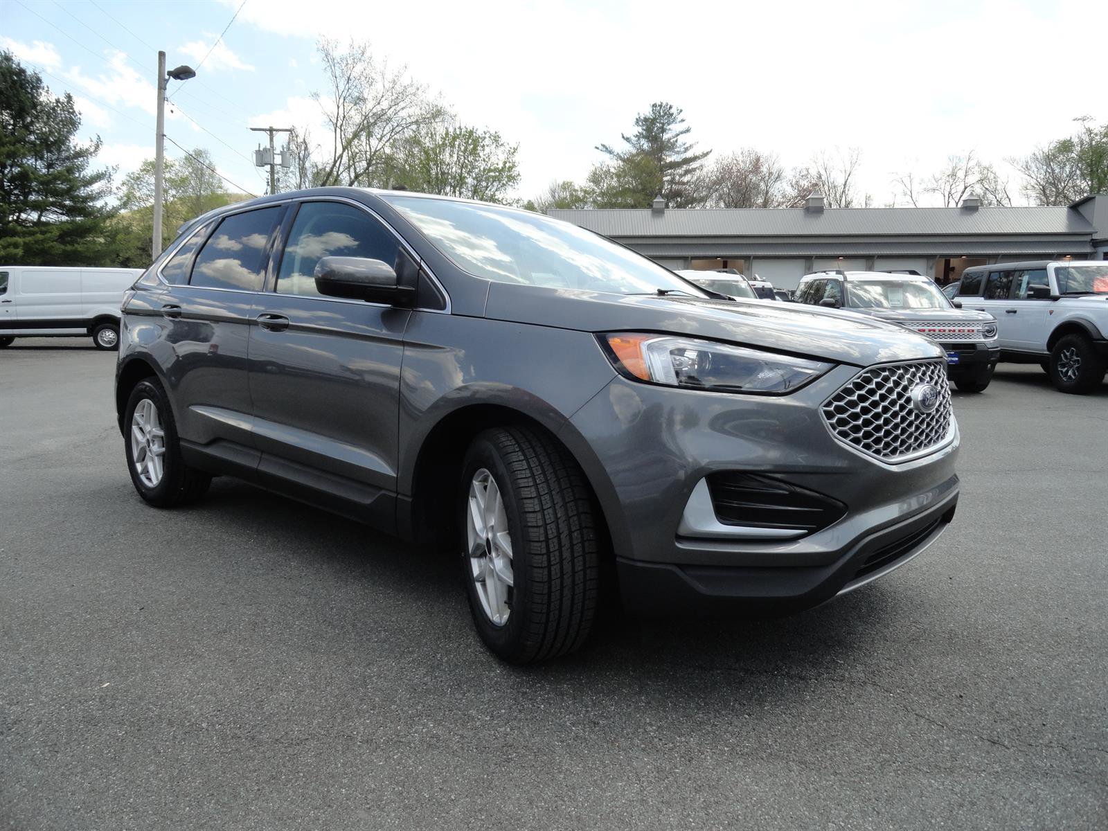 Certified 2024 Ford Edge SEL AWD/4WD image 3