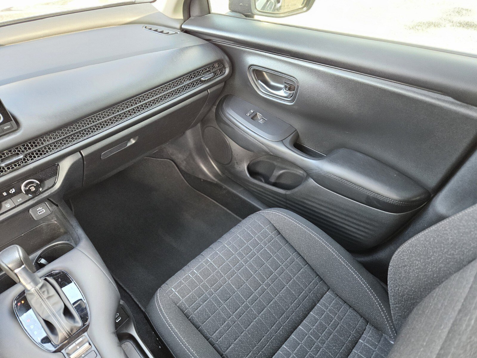 Used 2025 Honda HR-V LX image 16