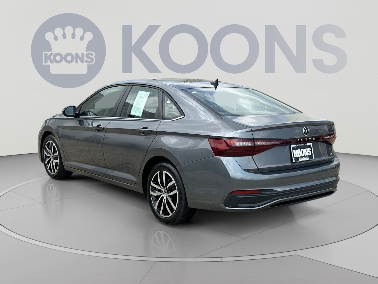 Used 2025 Volkswagen Jetta SE FWD image 8