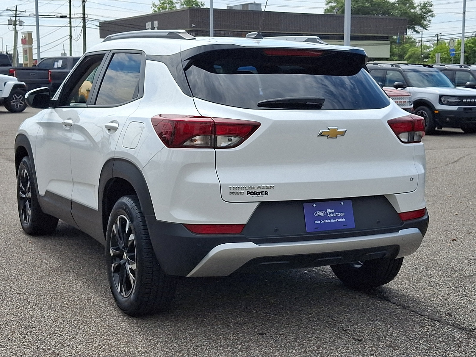 Used 2023 Chevrolet TrailBlazer LT w/ Convenience Package AWD/4WD image 8